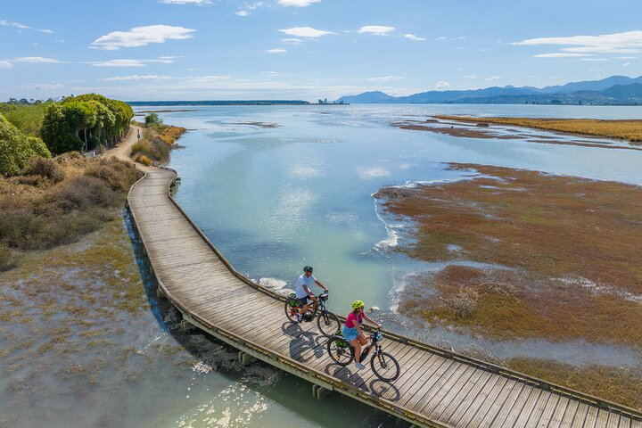 Self-guided E-bike cycle tour with private wine tasting  - Photo 1 of 6